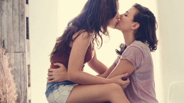 10 Tips on Making Your Make-Outs Magnificent