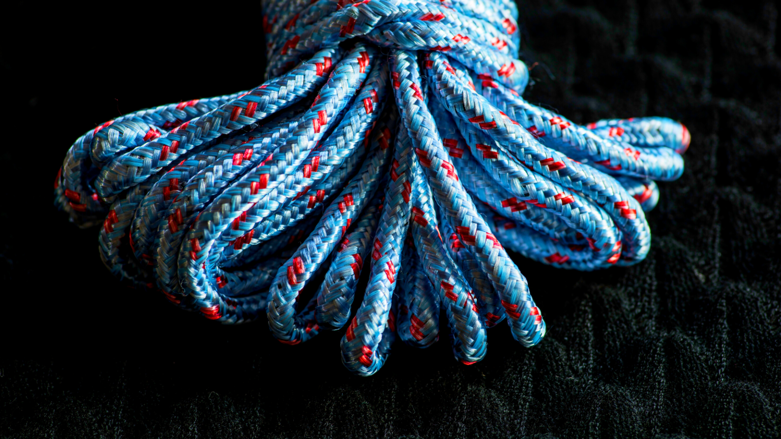 Blue rope with red details